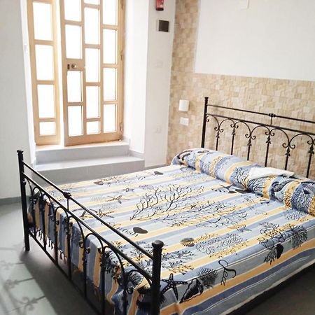 B&B Casetta Verde Felice Шила Екстериор снимка